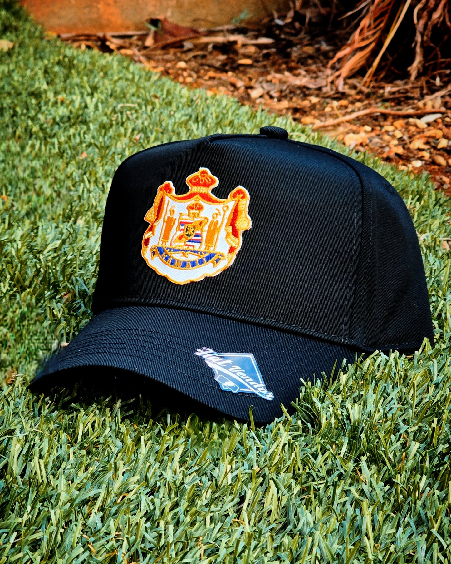 COAT OF ARMS HAT BY THE KAMA'ĀINA CLASSIC