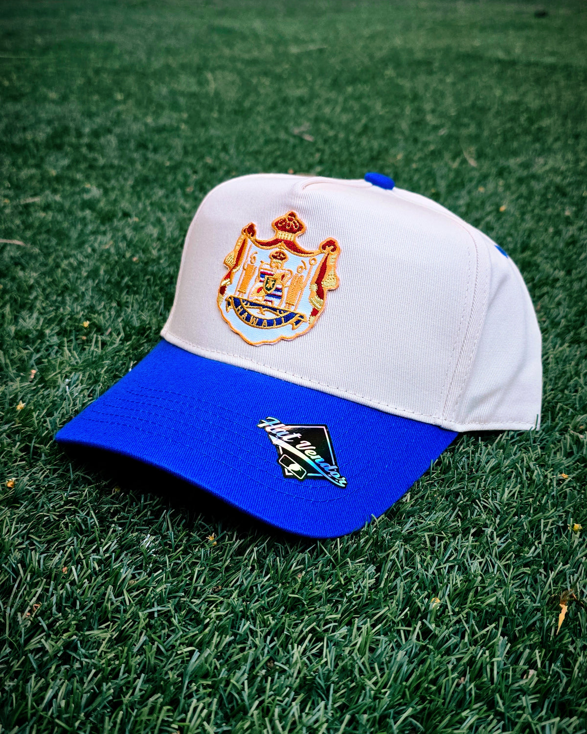 COAT OF ARMS HAT BY THE KAMA'ĀINA CLASSIC