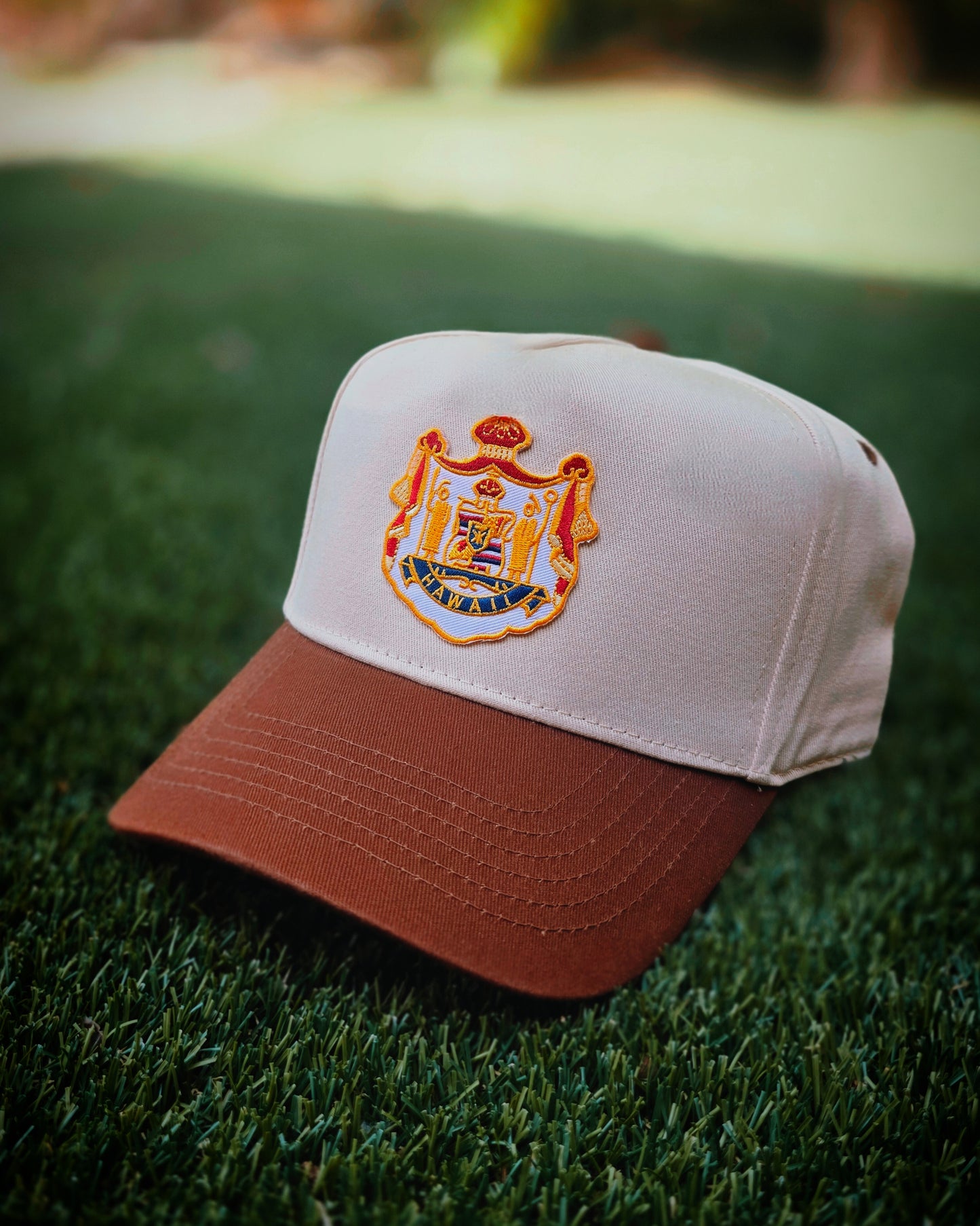 COAT OF ARMS HAT BY THE KAMA'ĀINA CLASSIC