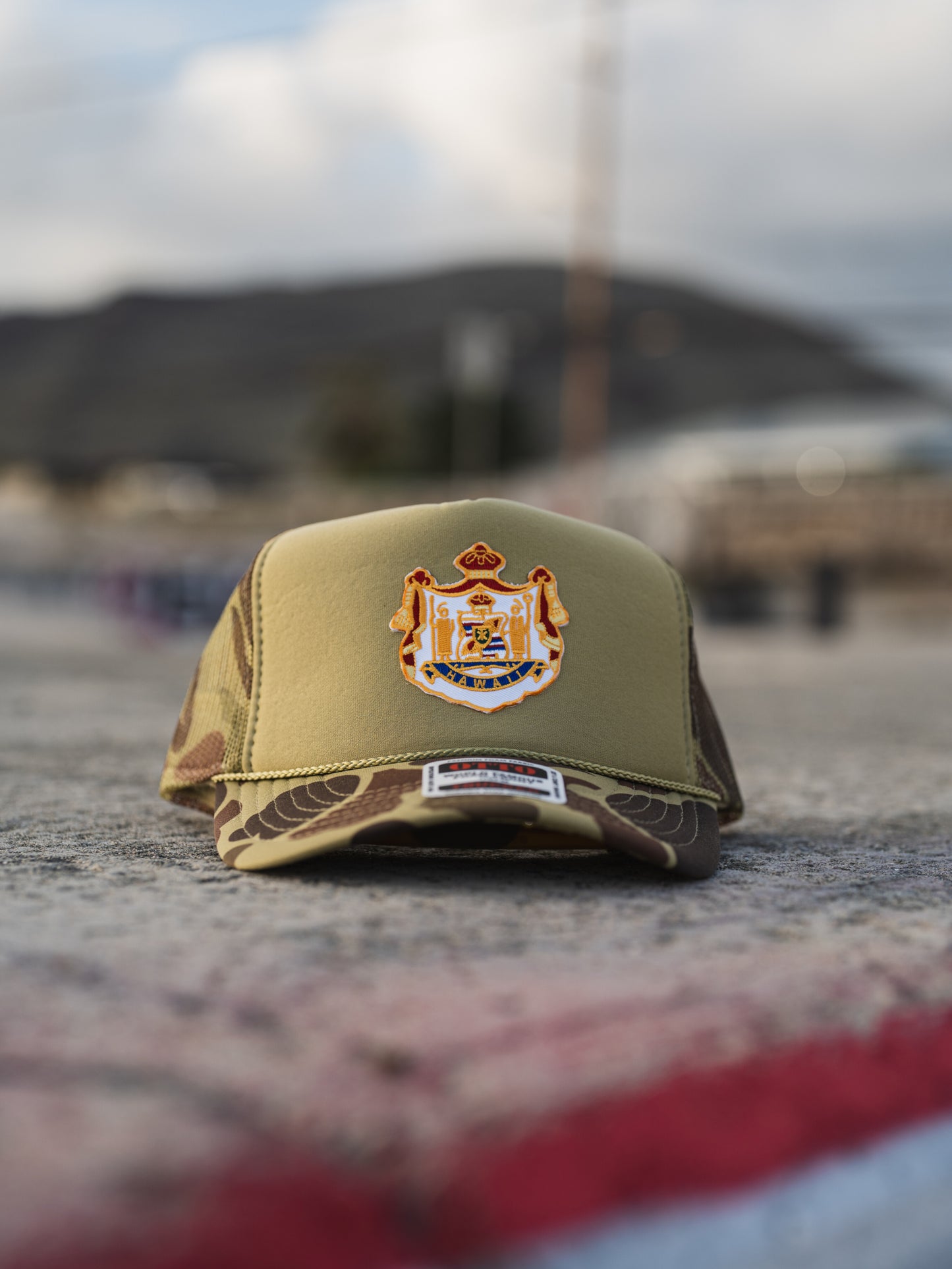 COAT OF ARMS TRUCKER HAT