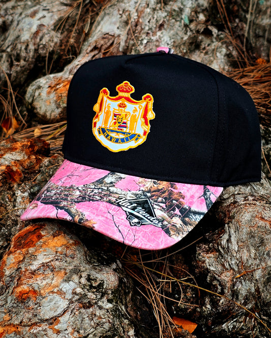 COAT OF ARMS HAT BY THE KAMA'ĀINA CLASSIC